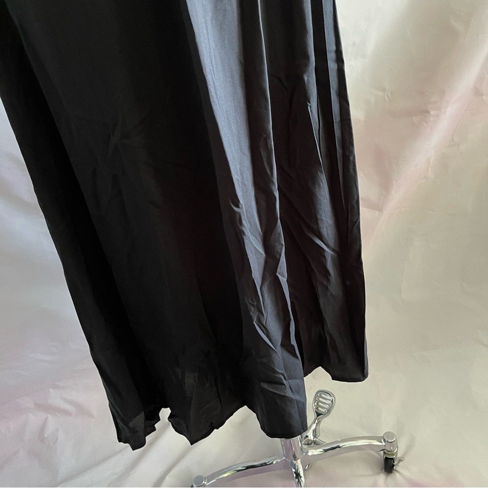Black and Silver Pleated Skirt Size XXL - Picture 4 of 7